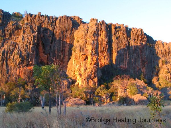 Late afternoon glow on the cliff outside Windjana Gorge, near campsite